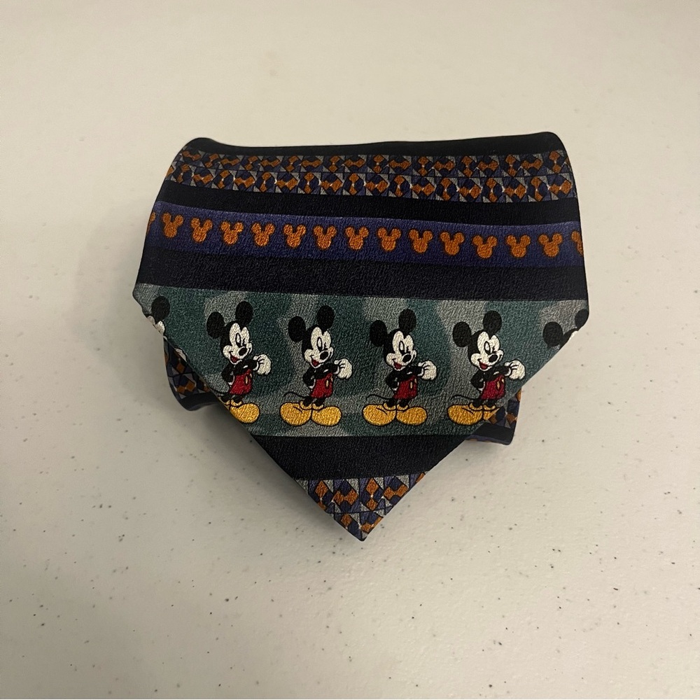 Vintage Walt Disney World Mickey Mouse Men’s Handmade 100% Silk Tie- Multicolor